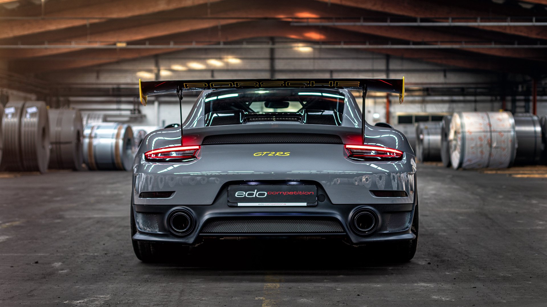 “龙舟赛激烈角逐，天府新区湖滨赛场热力十足”